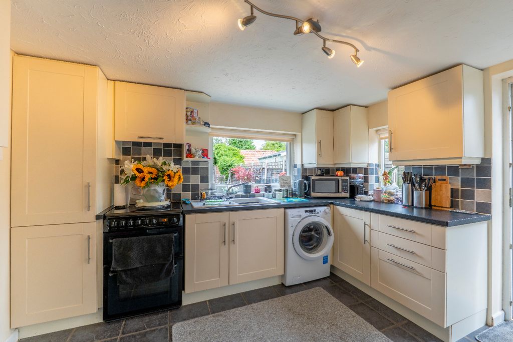 Property photo 3 of 19 4364556