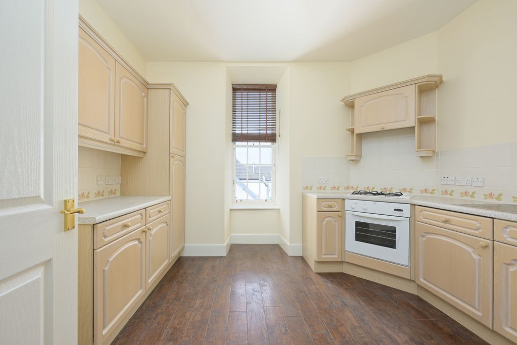 Additional image 9 of 3 bed flat for sale11 Craigflower House, Torryburn KY12