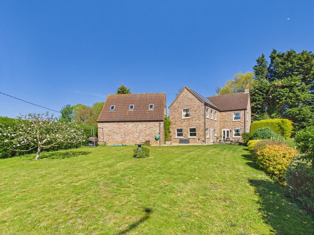 Property photo 2 of 31