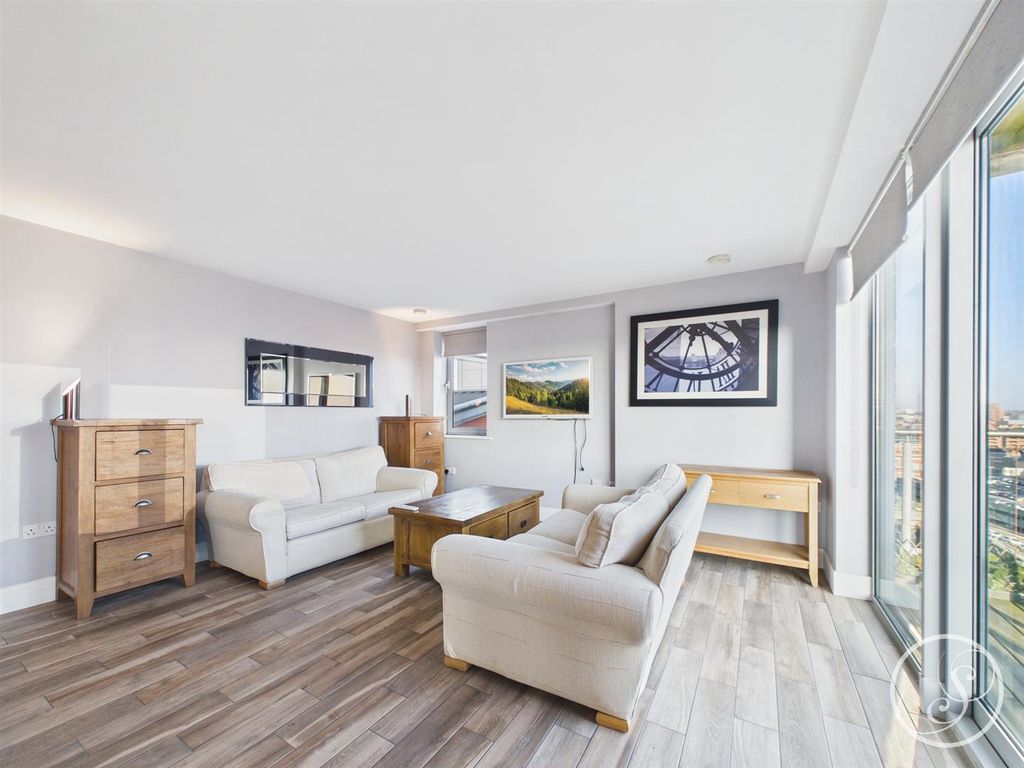 Property photo 1 of 18 Cam02071G0-Pr0849-Still003.Jpg