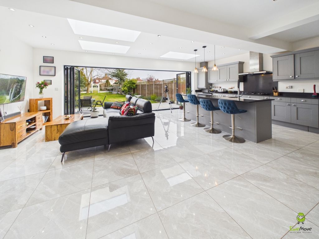 Property photo 2 of 19 Presented By Clinton At Ewemove Bexleyheath And Da