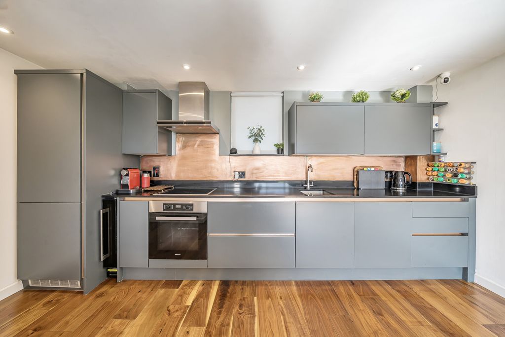 Property photo 3 of 14 Kitchen