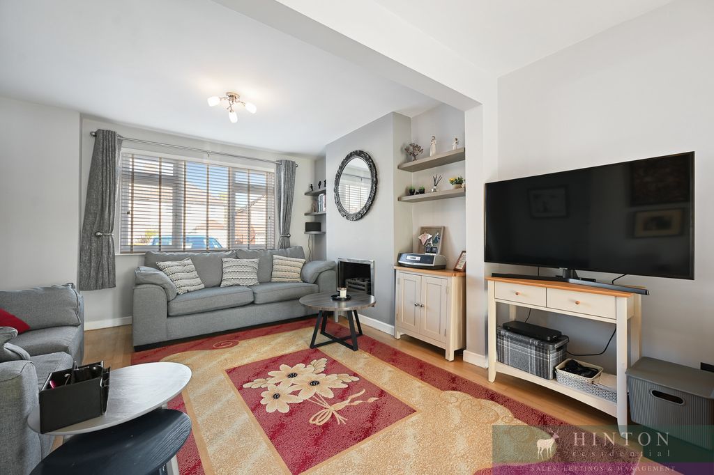 Property photo 2 of 11 10