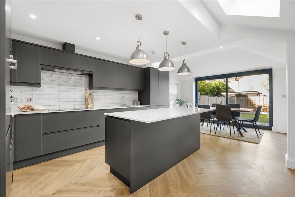 Property photo 2 of 25 Picture No. 04