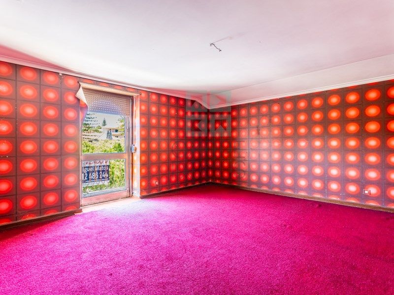 Property photo 3 of 98