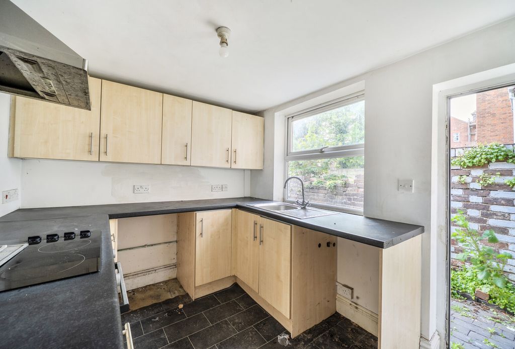 Property photo 2 of 19 1447754-8-69E743B...