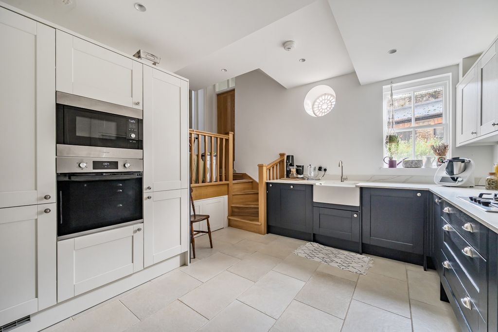 Property photo 3 of 22 Kitchen