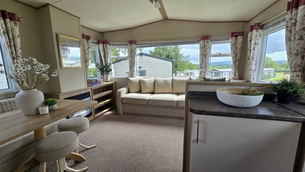 Property photo 1 of 7 - Abi Oakley For Sale