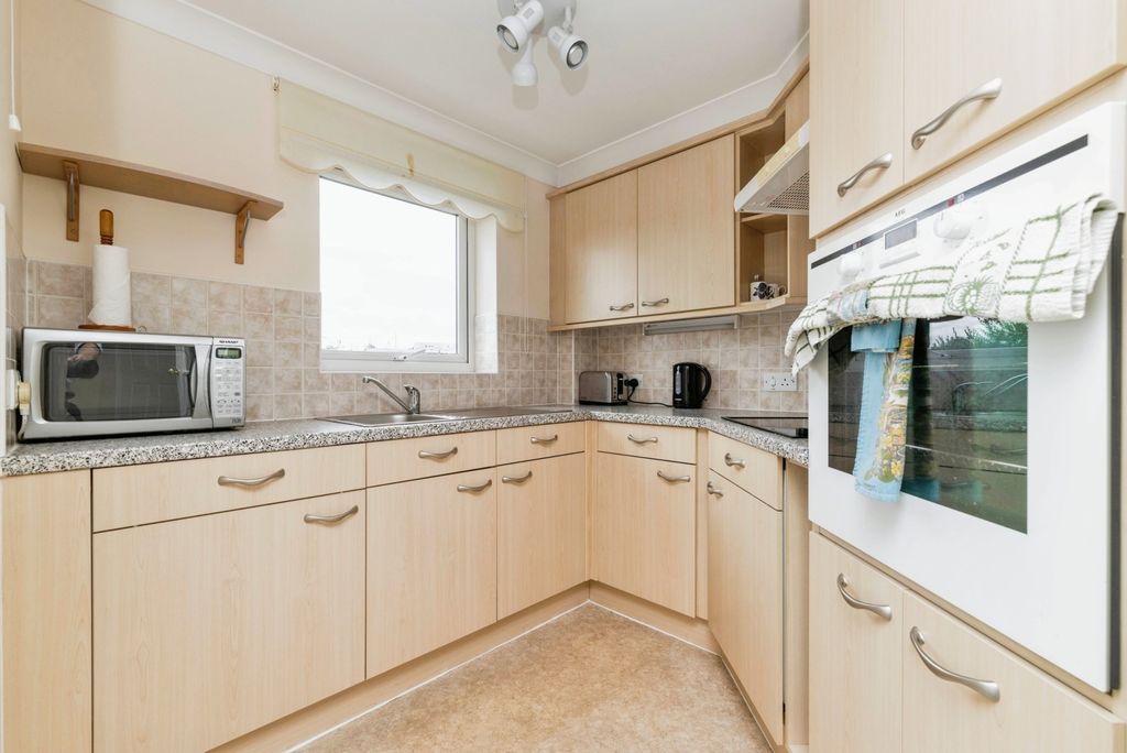 Property photo 2 of 11 Kitchen