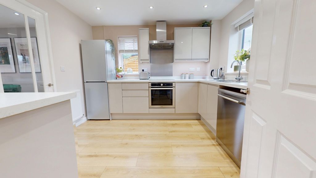 Property photo 2 of 17 4620513