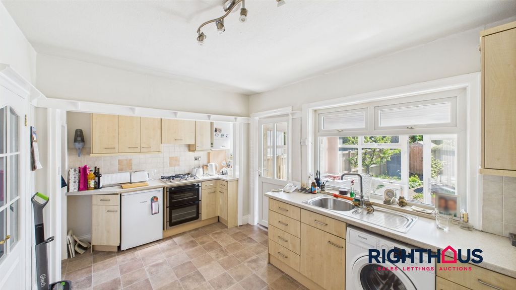 Property photo 3 of 17