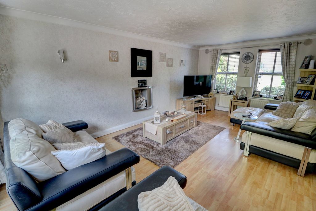 Property photo 3 of 17