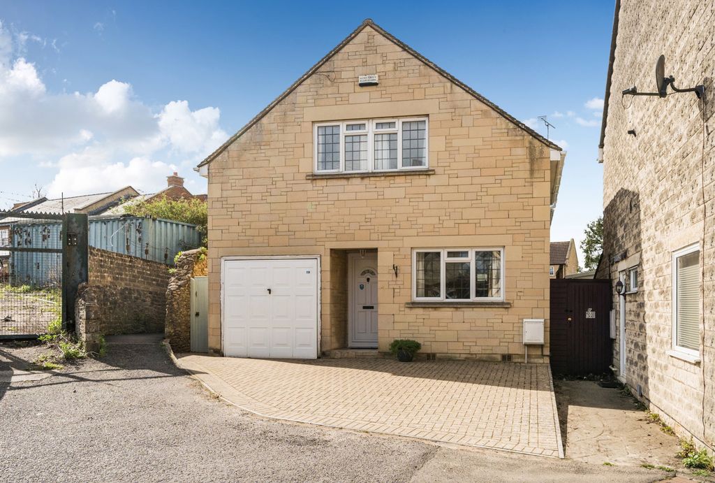 Property photo 1 of 18