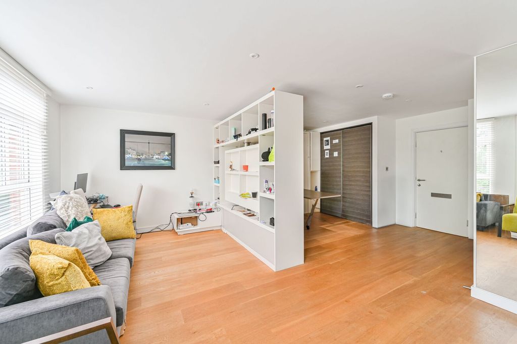 Property photo 2 of 10