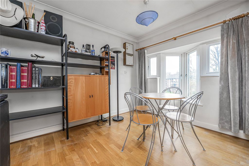 Property photo 3 of 16 Picture No. 12