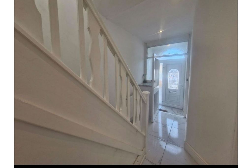 Property photo 2 of 60