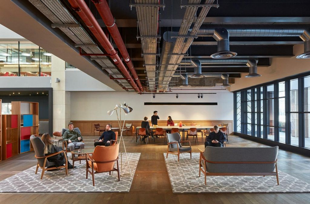 Property photo 2 of 16 Lobby