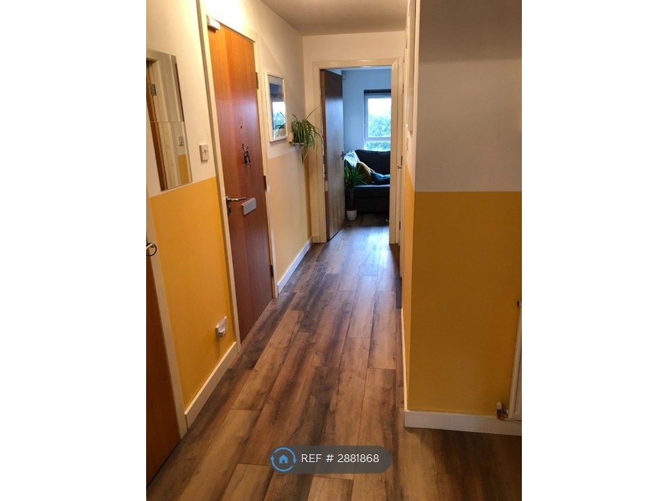 Property photo 3 of 9 Hallway