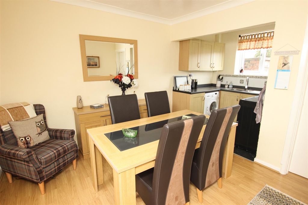 Property photo 3 of 14 Dining Kitchen