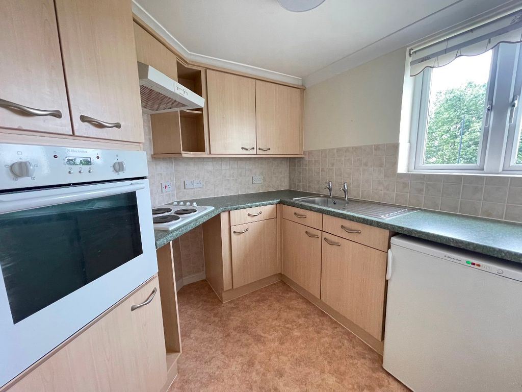 Property photo 2 of 21