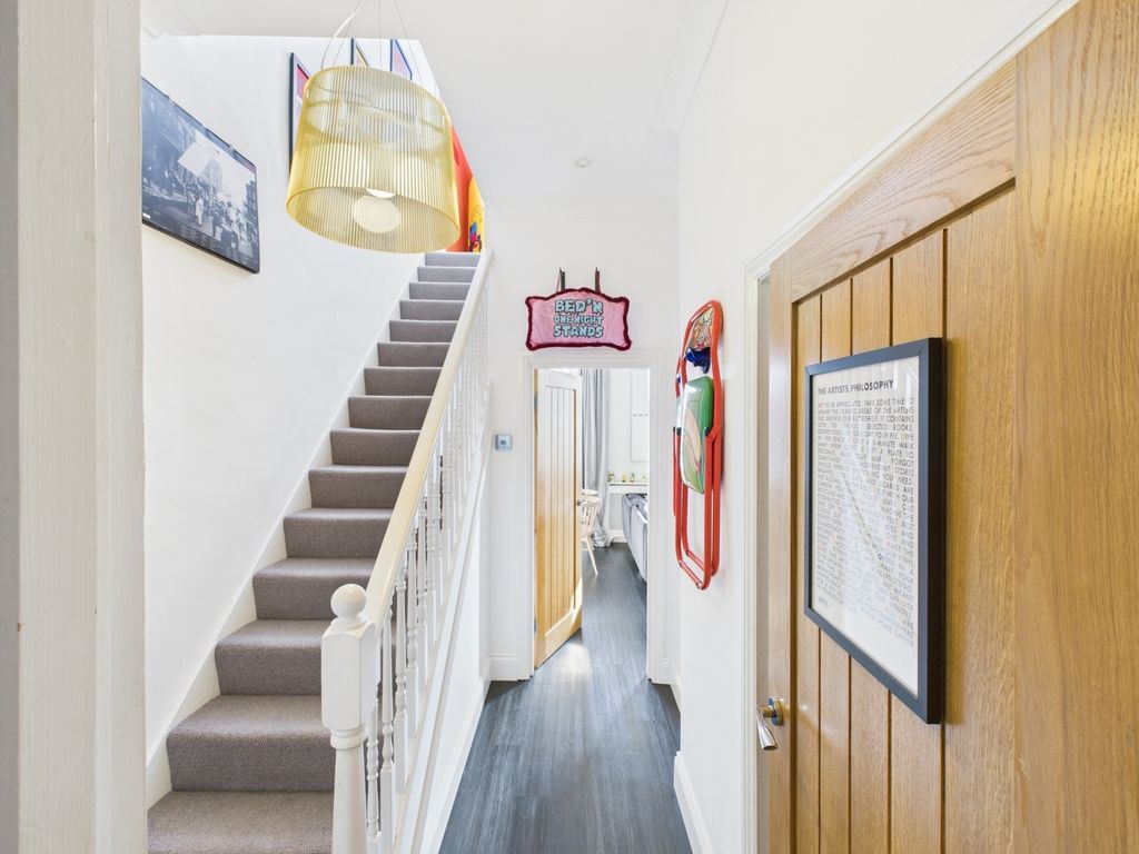 Property photo 3 of 21 Cam04961G0-Pr0033-Still008