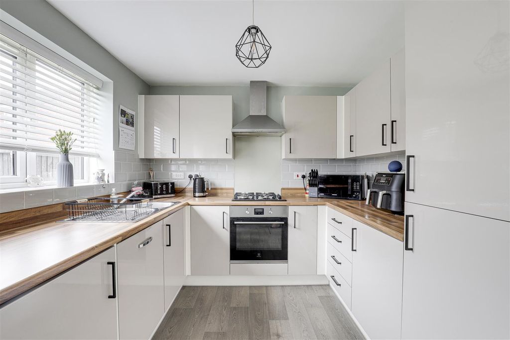 Property photo 2 of 25 5109.Jpg