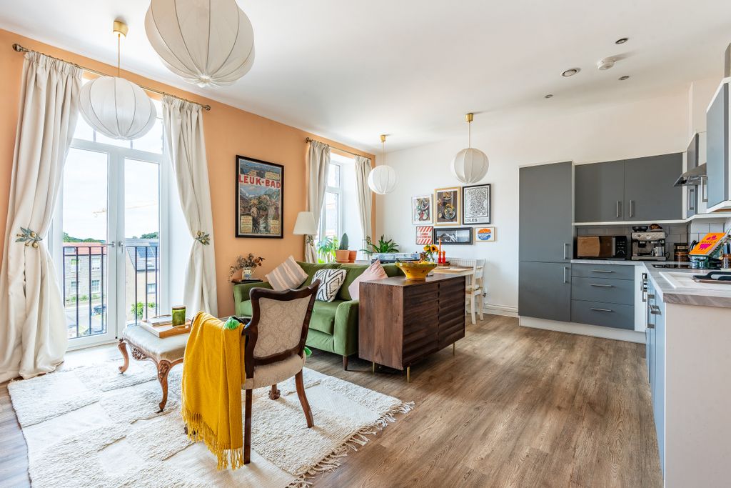 Property photo 1 of 18 1