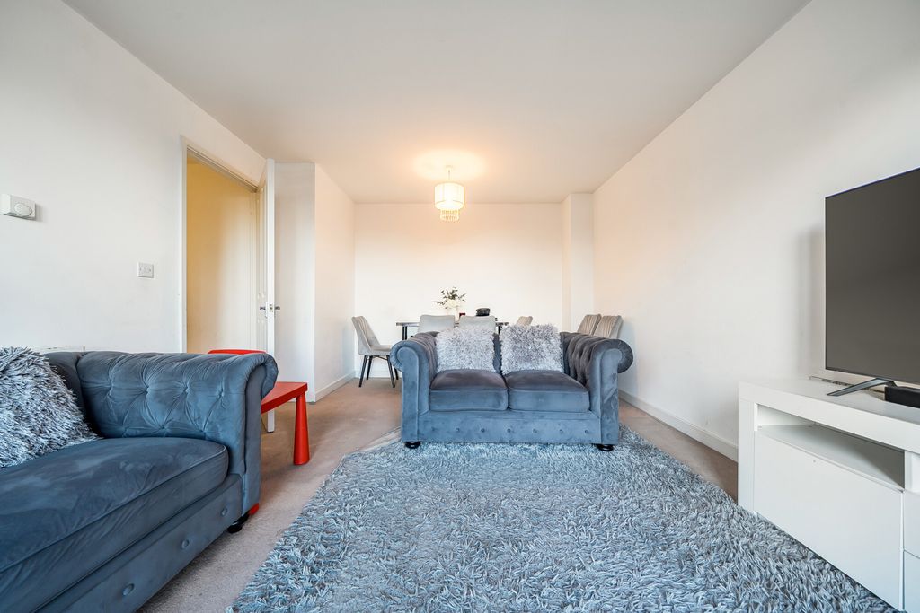 Property photo 3 of 19 Reception