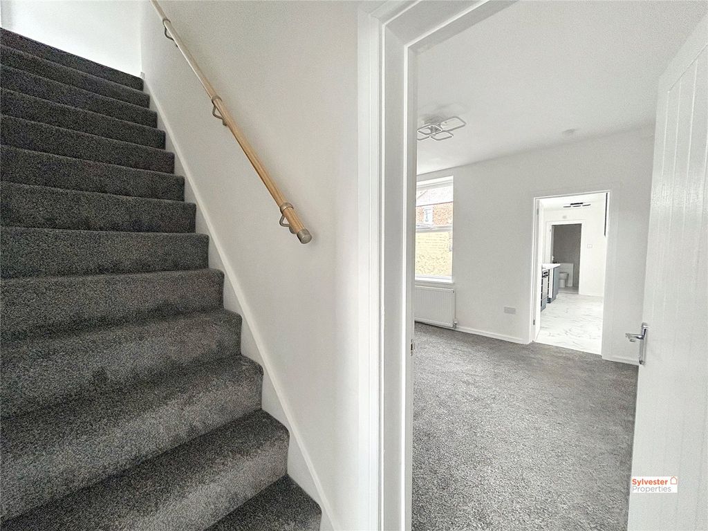 Property photo 3 of 17 Picture No. 08