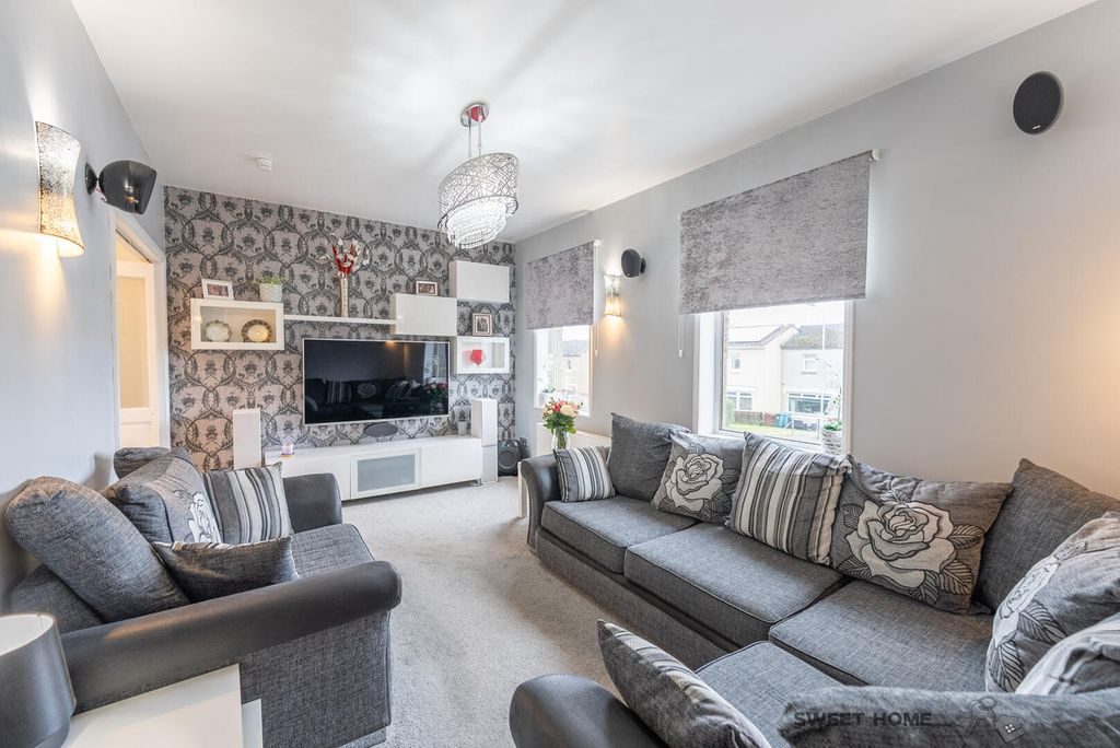 Property photo 3 of 40 Living Room