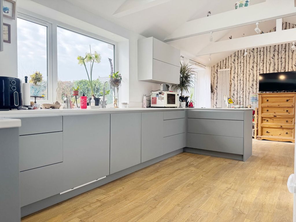 Property photo 2 of 26