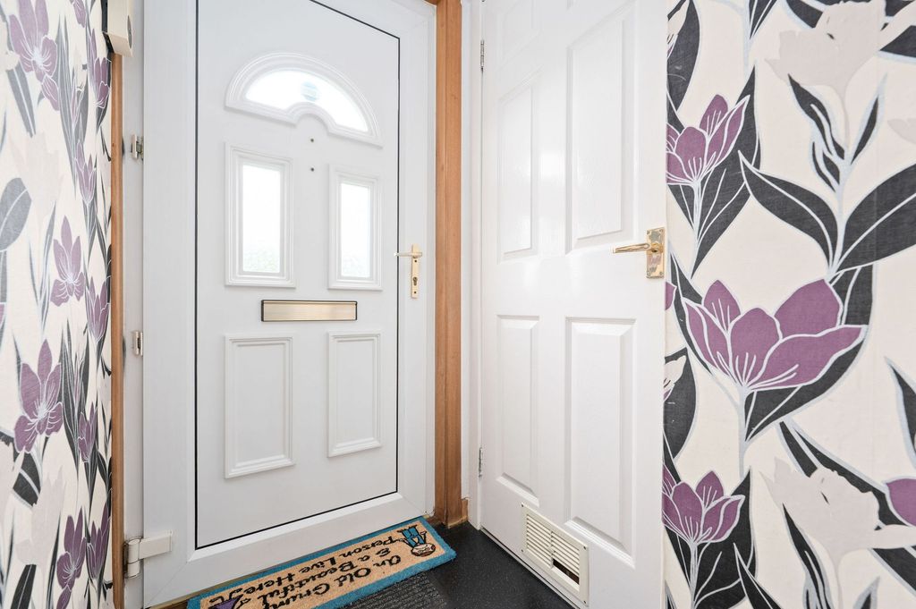 Property photo 2 of 30