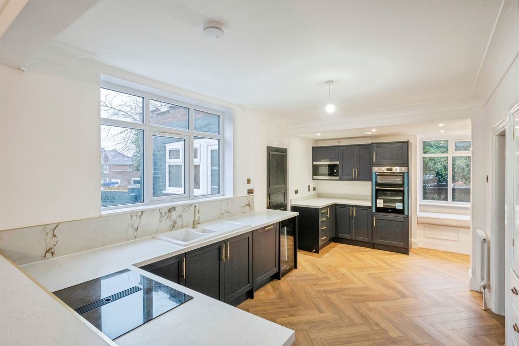 Property photo 3 of 22