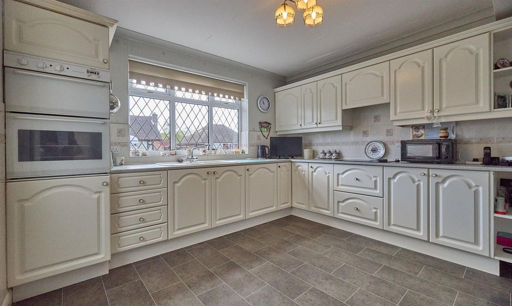 Property photo 2 of 10 Fitted Dining Kitchen To Front