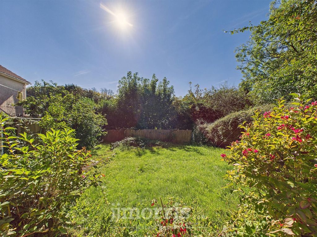 Property photo 2 of 19 Externally