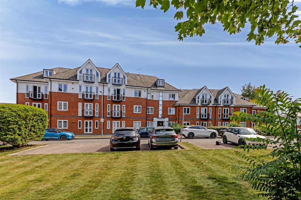 Property photo 1 of 18 28Windsorcourt-1.Jpg