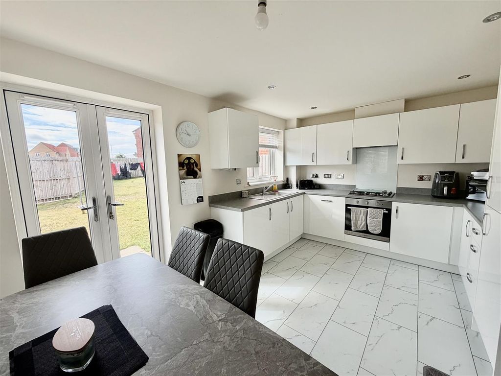 Property photo 2 of 15 Kitchen Diner