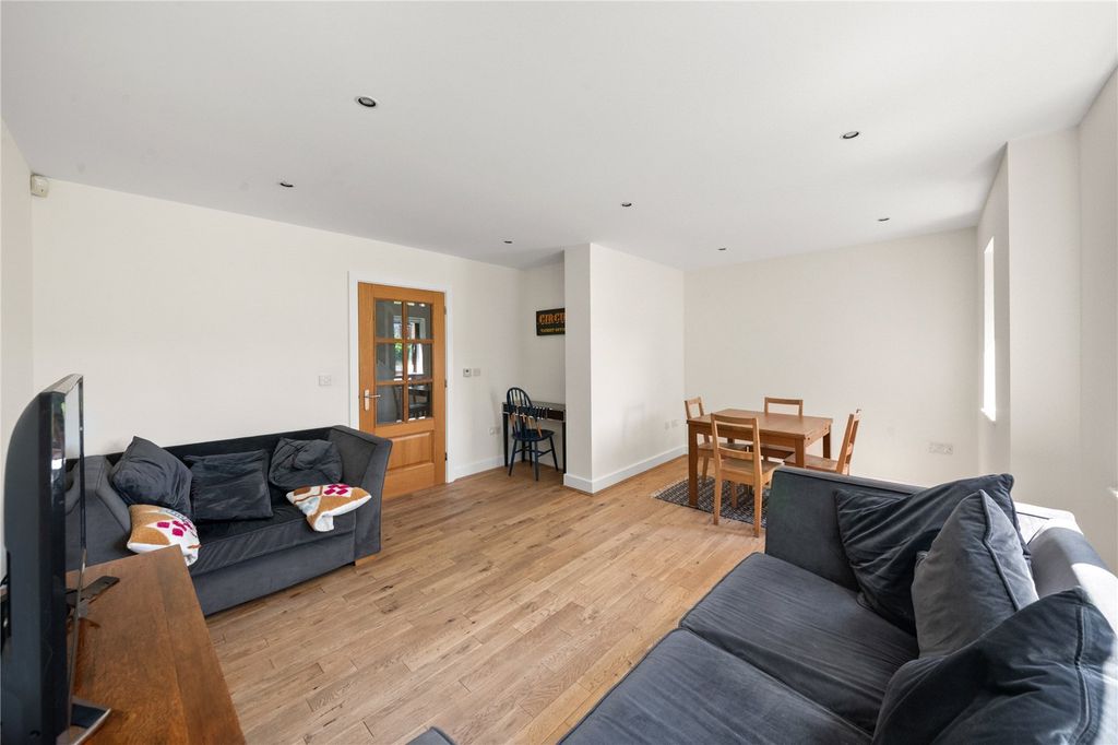 Property photo 2 of 21 Picture No. 02