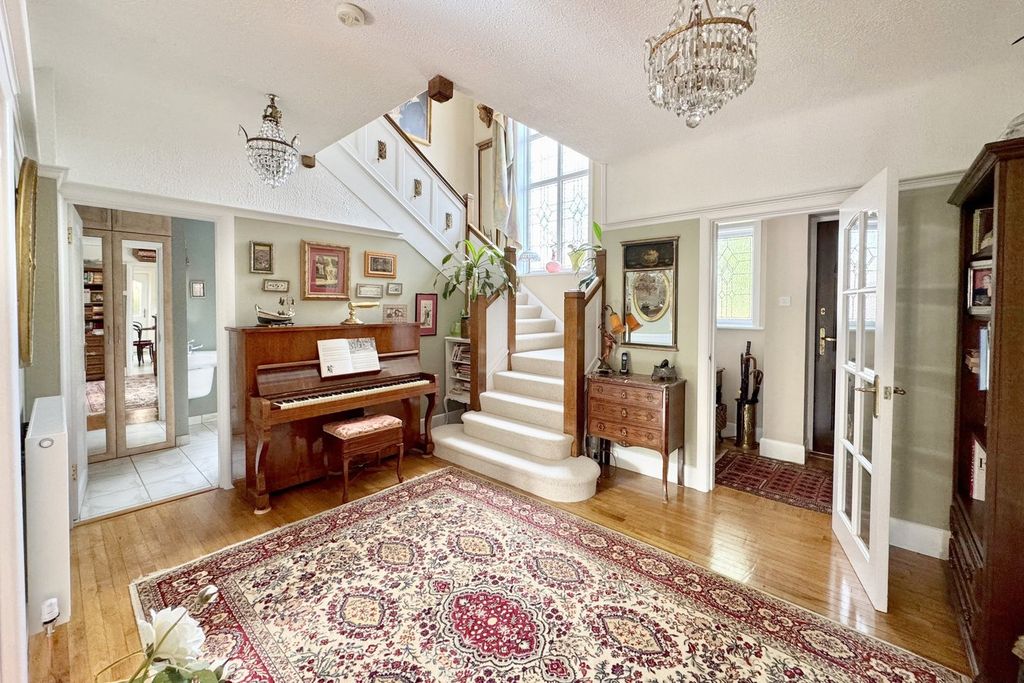 Property photo 2 of 32