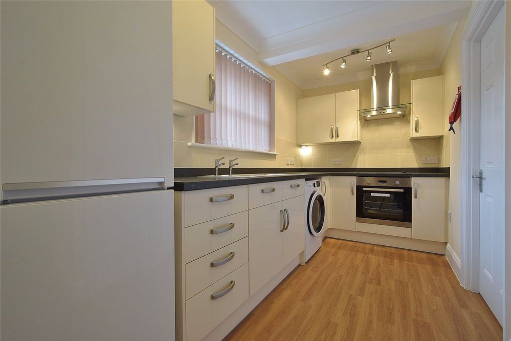 Property photo 2 of 6 Picture No. 24