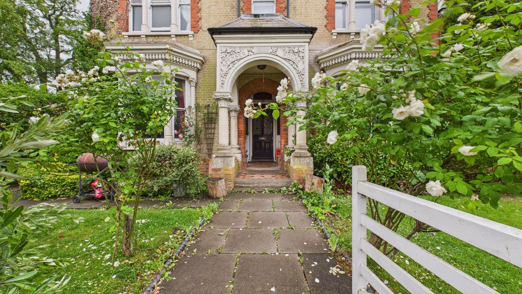 Property photo 1 of 9 Uxbridge-1