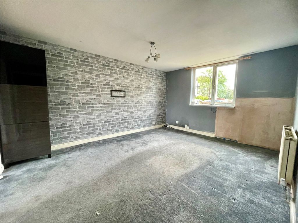 Property photo 3 of 17 Lounge