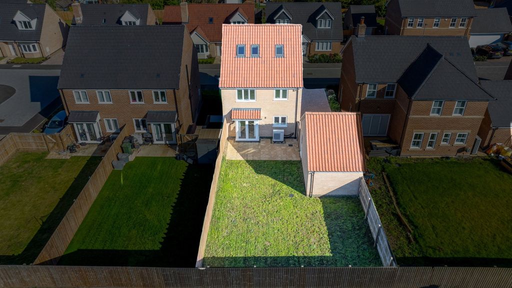 Property photo 2 of 32