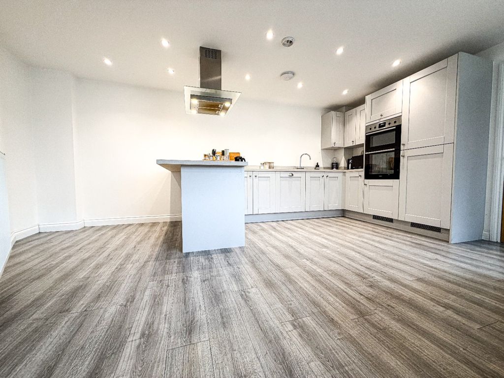 Property photo 3 of 16 5167337