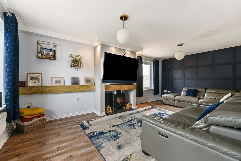 Property photo 2 of 27 Sitting Room