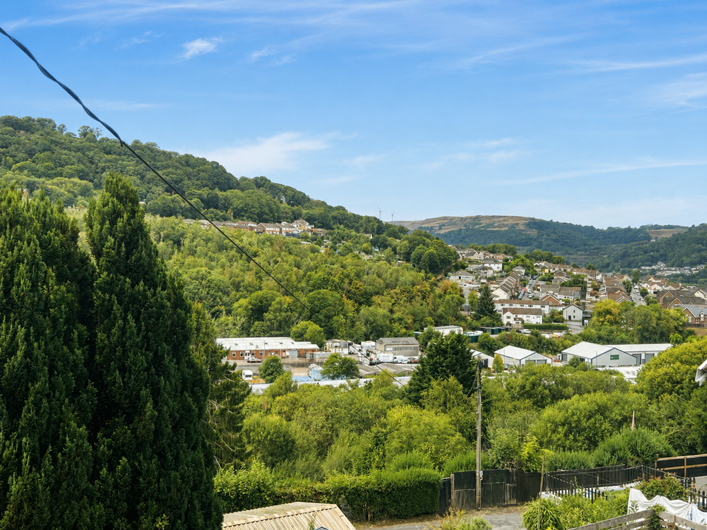 Property photo 2 of 13 A72475D0-C8Db-4261-Ac18-Be704E43899C