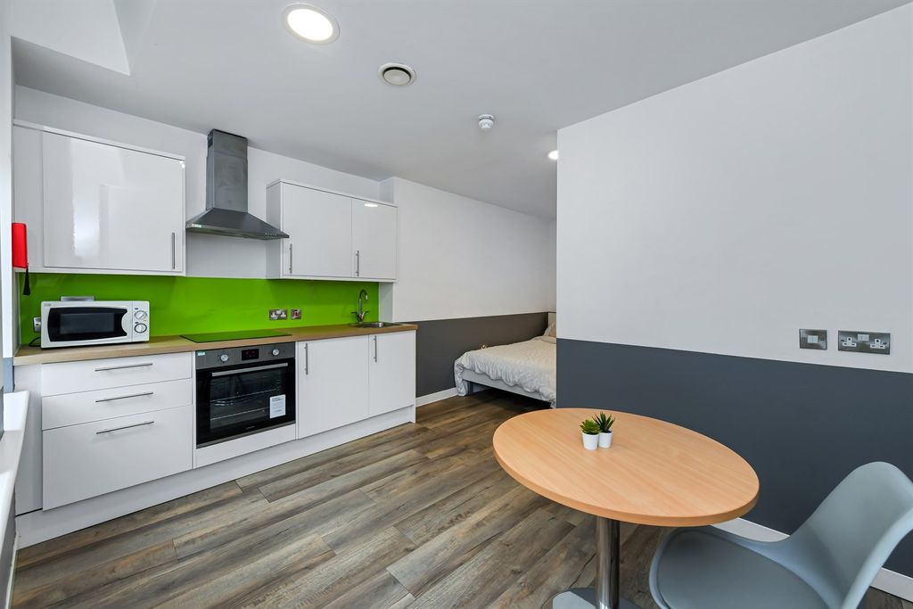 Property photo 2 of 5 (Main)