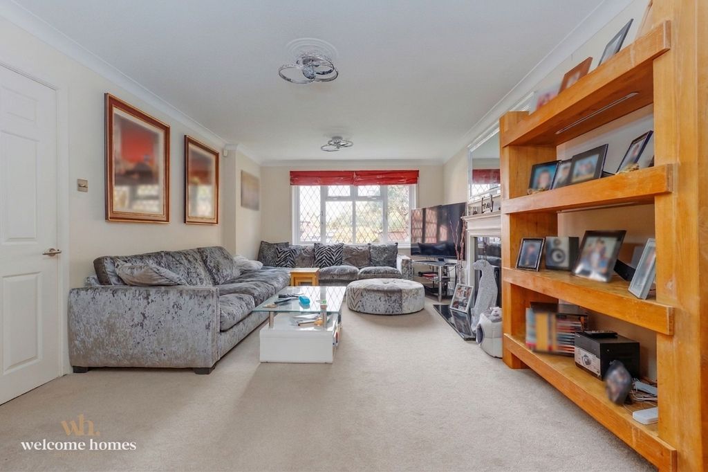 Property photo 3 of 27