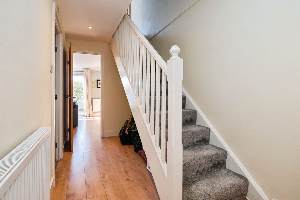 Property photo 2 of 20