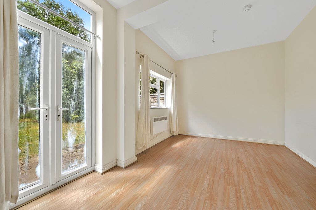 Property photo 3 of 7 Picture No. 06